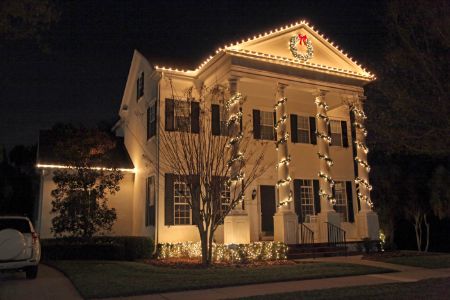 Holiday lighting installation